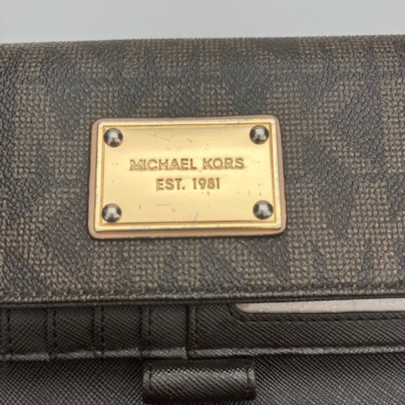 Michael Kors MK Signature Monogram Wallet with Gold Tone Plate Logo & Pullout - Picture 8 of 13